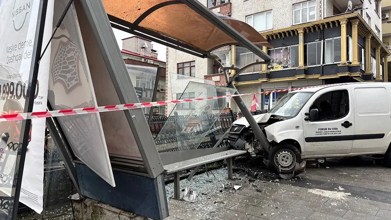 TRABZON’DA ÖLÜM DURAĞI! FRENİ PATLAYAN ARAÇ ORTALIĞI SAVAŞ ALANINA ÇEVİRDİ!