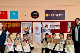 bilim-samsun-koy-okullarinda-ogrencilerle-bulustu