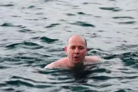 kis-dinlemedi-giresun-valisi-denize-atladi